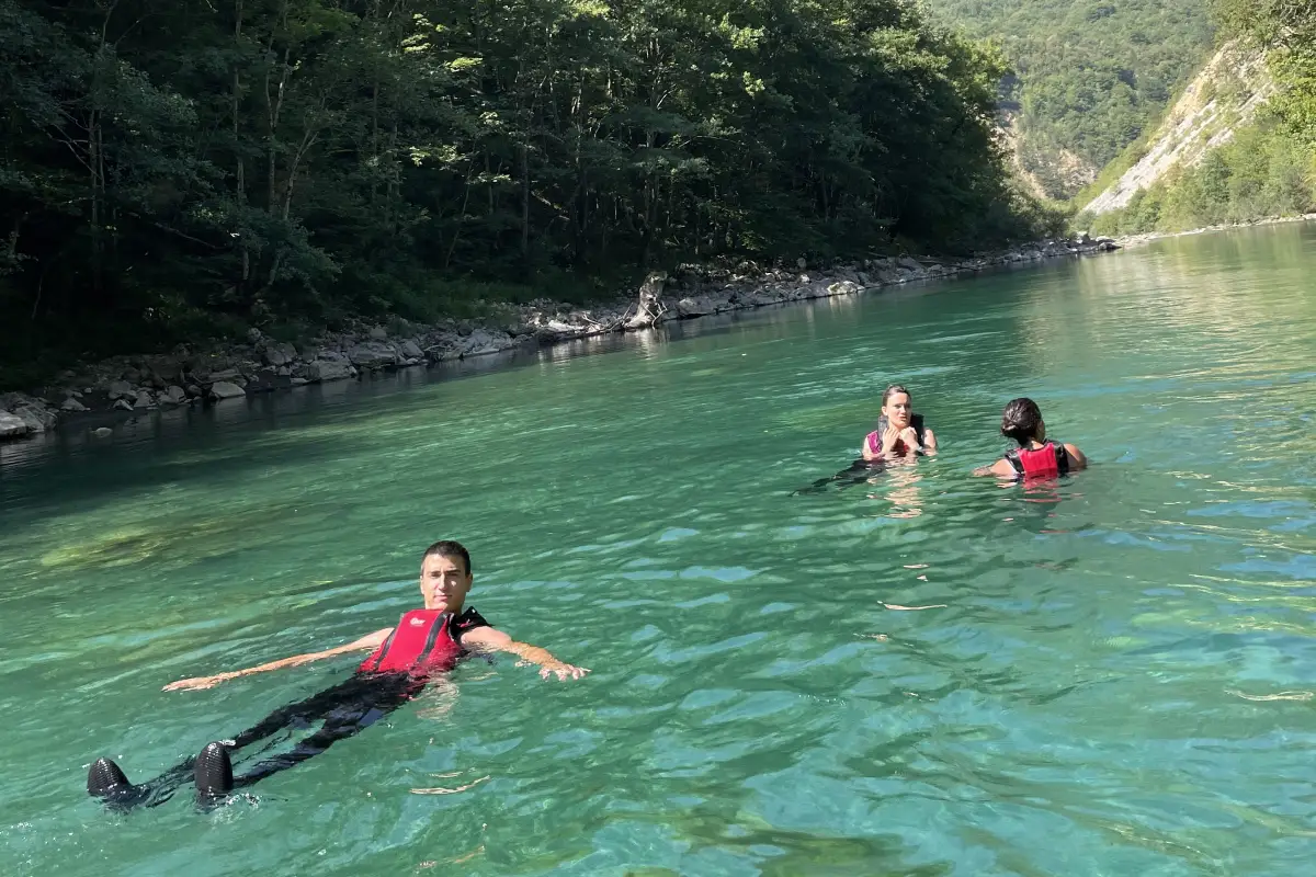 Rafting Tara Foča - vodič i grupa tokom spusta 4